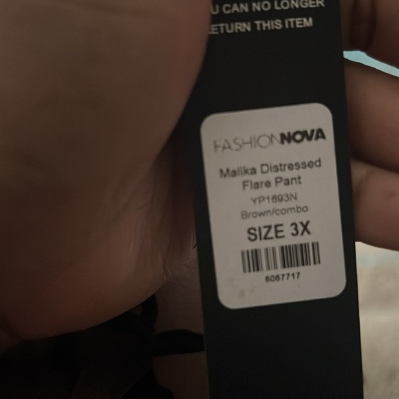 Distressed pants - Picture 3 of 3